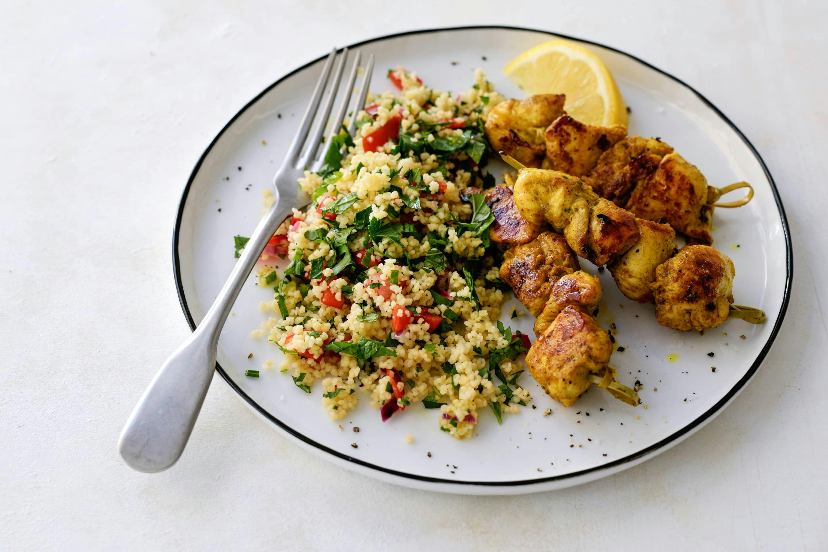 Coucous Mit Huehnerspiessen