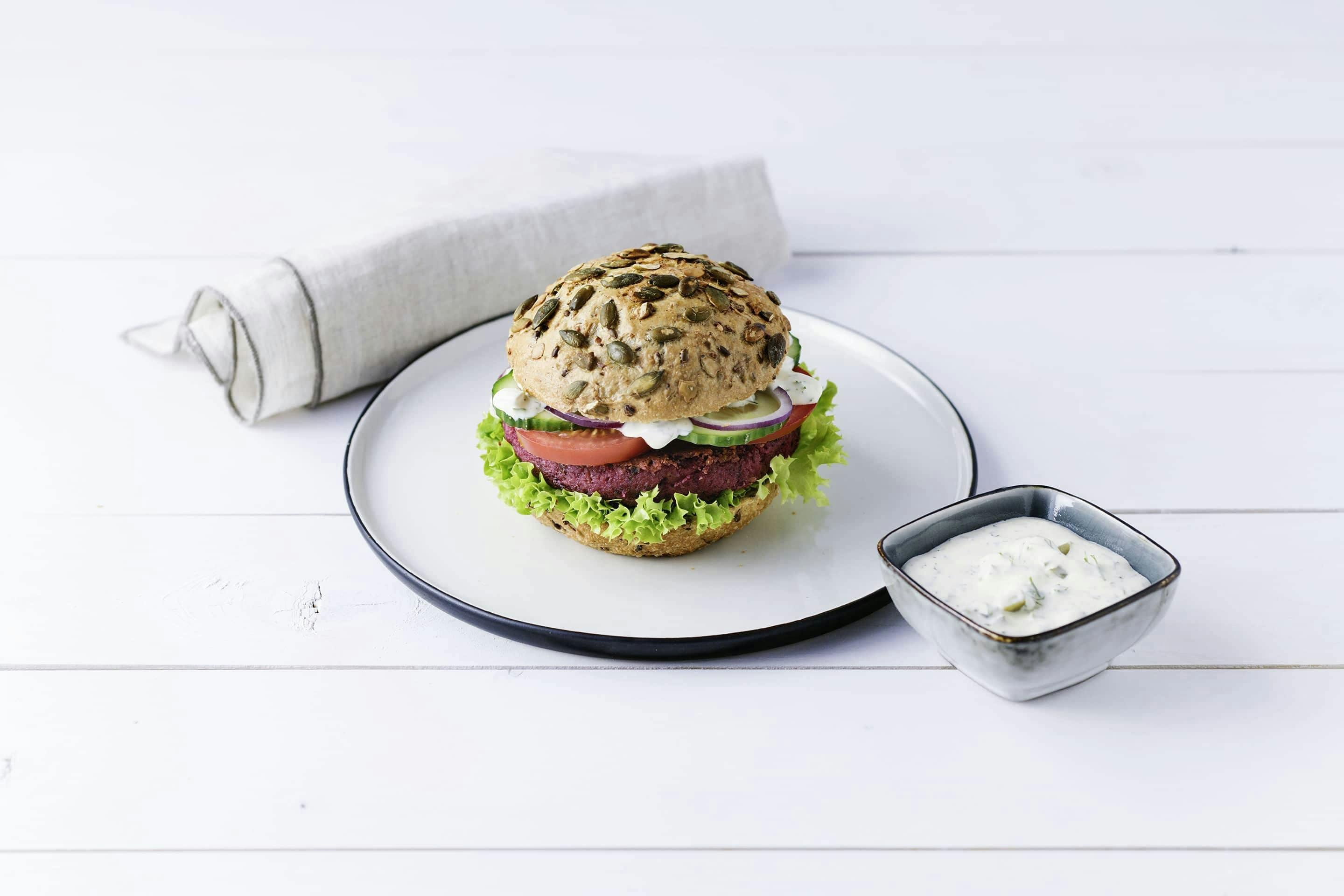 Grill-gemuese veggy-burger mit remoulade