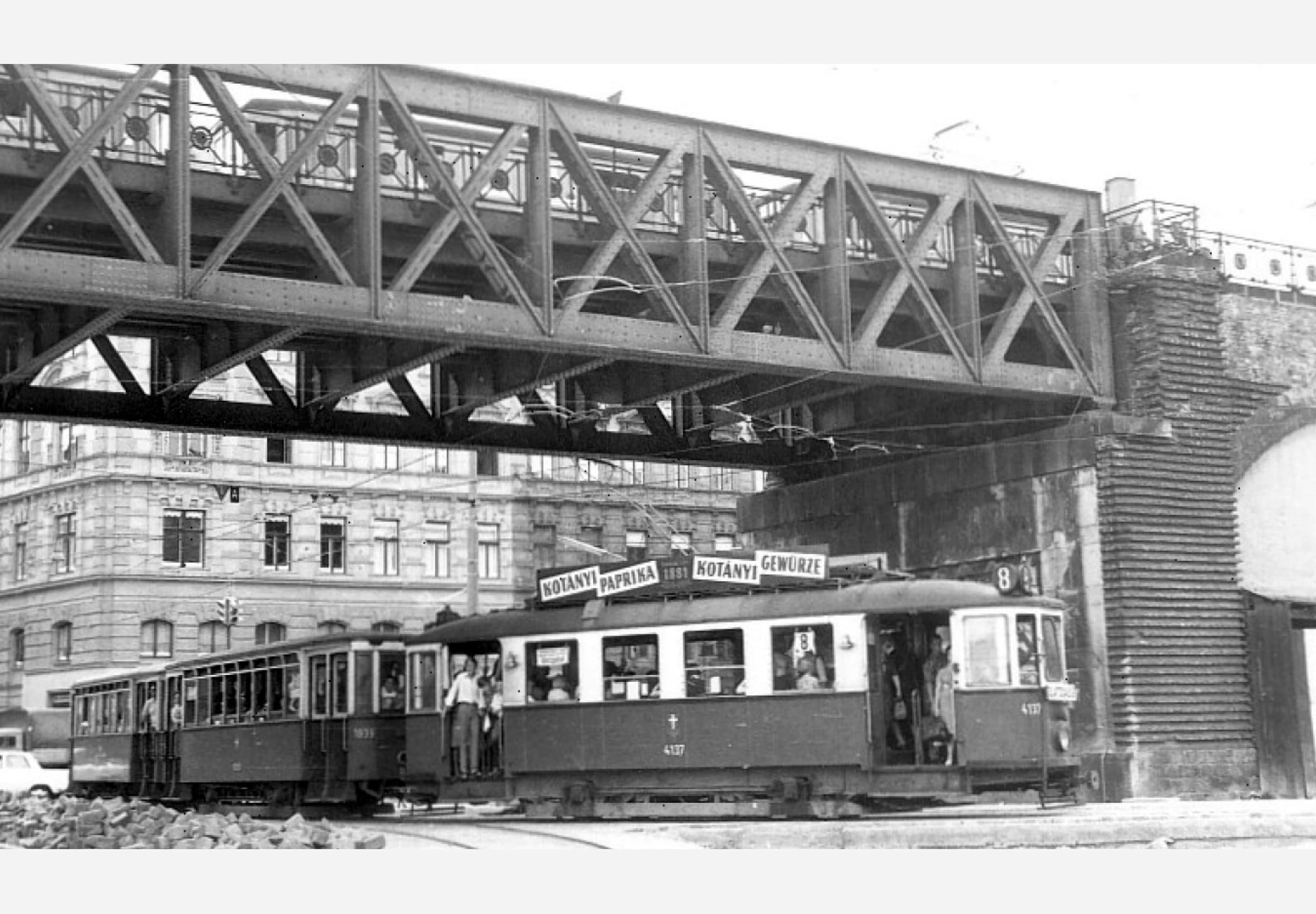 Wiedeński tramwaj z reklamą Kotányi z 1957 r.